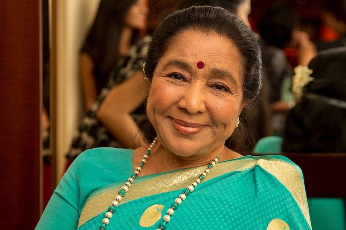 কিংবদন্তি গায়িকা আশা ভোঁসলে, যে জীবন গানের