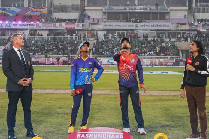 ফাইনালে ওঠার লড়াইয়ে চট্টগ্রামের বিপক্ষে ব্যাটিংয়ে রাজশাহী