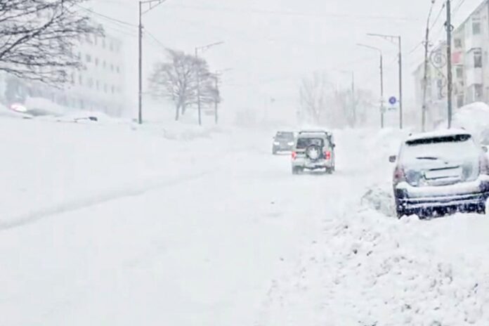 রেকর্ড তুষারপাত, শীতকালীন ঝড়ে বিপর্যস্ত রাশিয়ার কামচাটকা