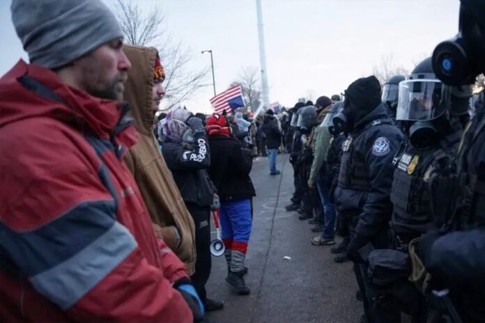 এক বছরে ২৫ লাখের বেশি মানুষকে বিতাড়িত করেছে ট্রাম্প প্রশাসন