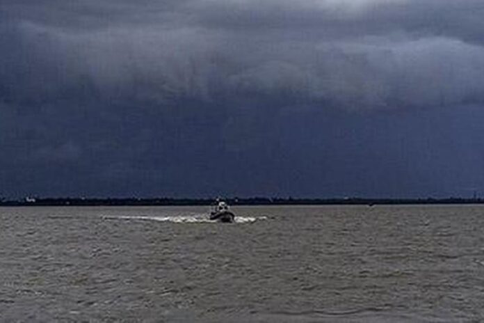 1769093208-5efaa146cd06ccbbc40b6850db979c63 ভারতে ডুবে গেল বাংলাদেশি জাহাজ, ১২ নাবিক উদ্ধার