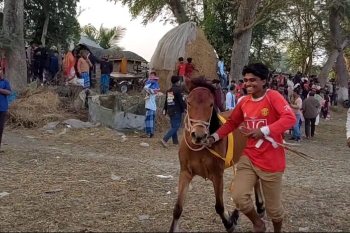 1769240529-b89c4cc90e26a826ef04a7adfea8c40d রাজৈরে ঐতিহাসিক ঘোড়দৌড় প্রতিযোগিতা অনুষ্ঠিত