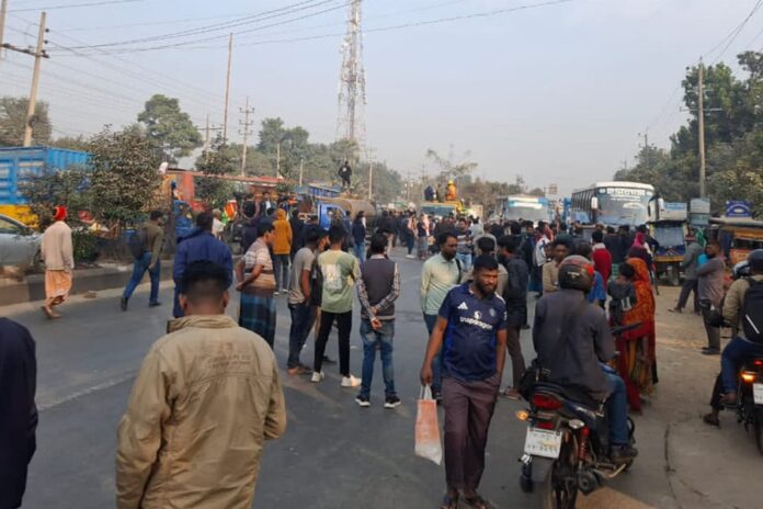 1769316848-a992f07d19721dbf74df68c1ed4e7c56 ঢাকা-ময়মনসিংহ মহাসড়ক অবরোধ অটোরিকশা চালকদের