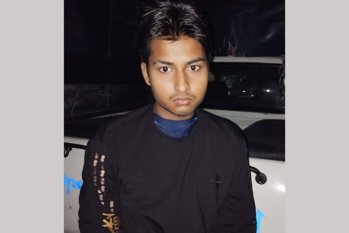 টুঙ্গিপাড়ায় সেনা সদস্য পরিচয়ে ওয়াকিটকিসহ যুবক গ্রেফতার