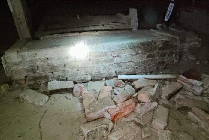 হাত ধোয়ার বেসিন ধসে দুই শিশুর মৃত্যু