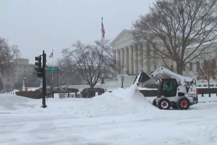 শীতকালীন ঝড়ে বিপর্যস্ত যুক্তরাষ্ট্র, বিদ্যুৎবিচ্ছিন্ন লাখ লাখ মানুষ