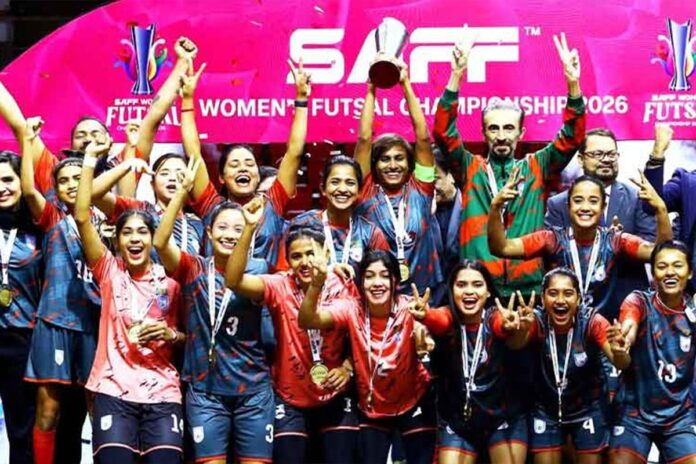 চ্যাম্পিয়ন ট্রফি দেশের মানুষকে উৎসর্গ করলেন সাবিনা