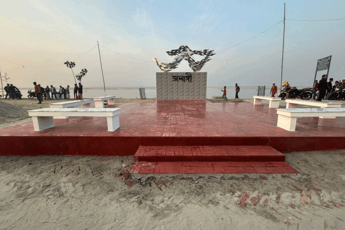 রাজবাড়ীর পদ্মা নদীর তীরে ‘জলাঙ্গী’