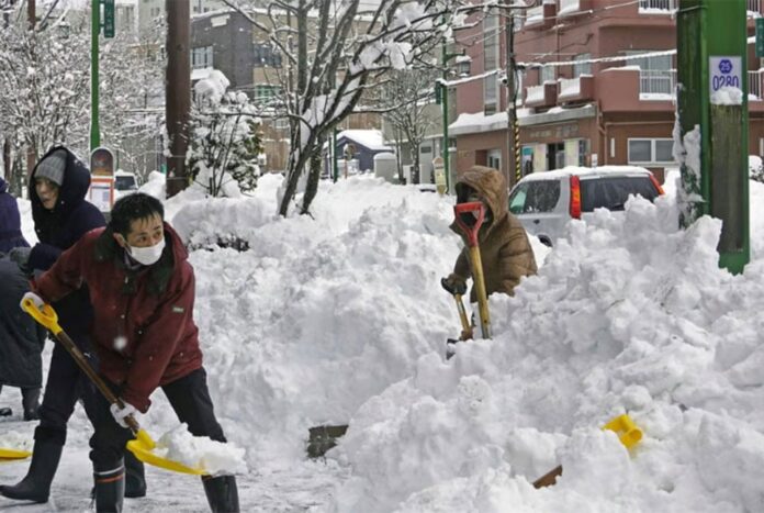 জাপানে ভারি তুষারপাতে ৩০ জনের প্রাণহানি