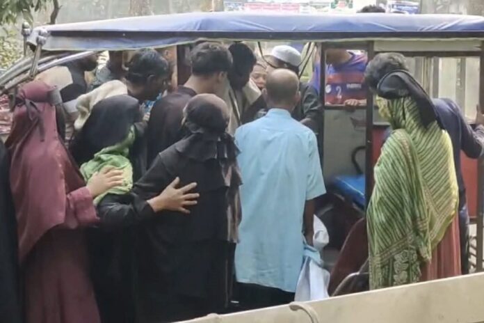 নরসিংদীতে দুই গ্রুপের সংঘর্ষে শিক্ষার্থী নিহত, ৩ জন গুলিবিদ্ধ