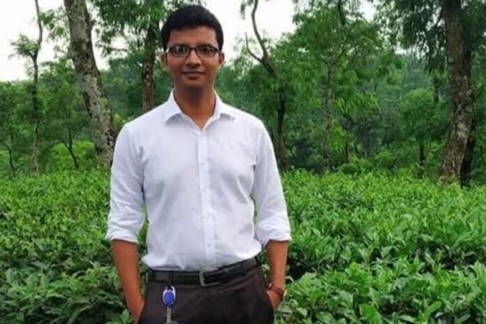 নওগাঁ হাসপাতালের সামনে থেকে রাজস্ব কর্মকর্তার মরদেহ উদ্ধার