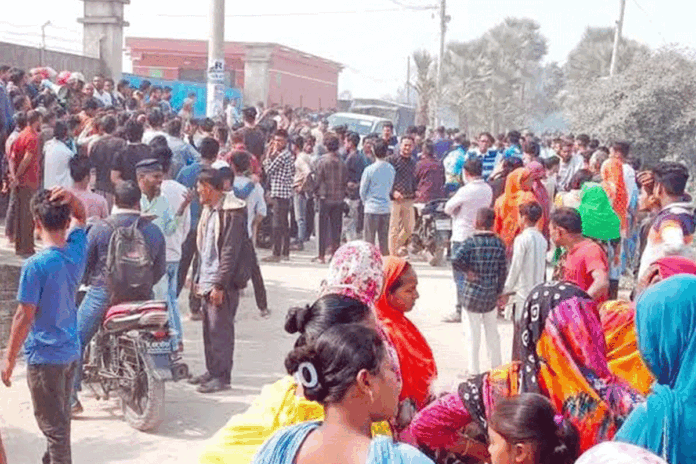 ‘কারখানায় ভূত আছে’ আতঙ্কে অজ্ঞান নারী শ্রমিকরা, অতঃপর…