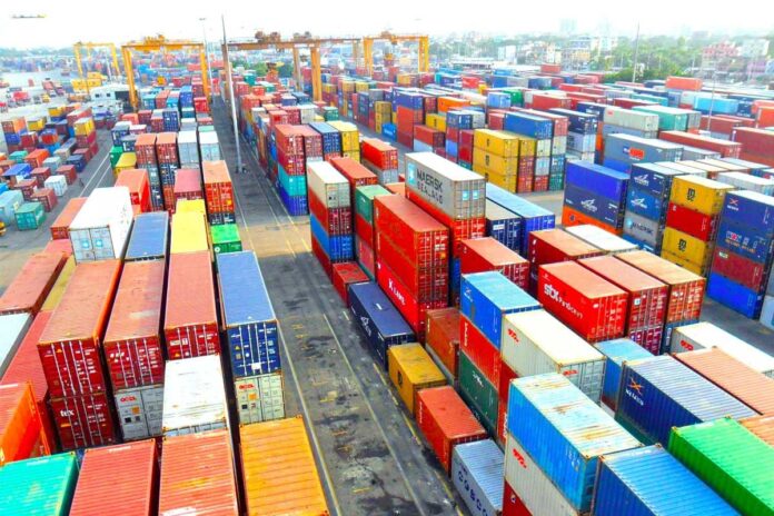 অর্থনীতির স্বার্থে চট্টগ্রাম বন্দরের কার্যক্রম স্বাভাবিক করার আহ্বান ঢাকা চেম্বারের