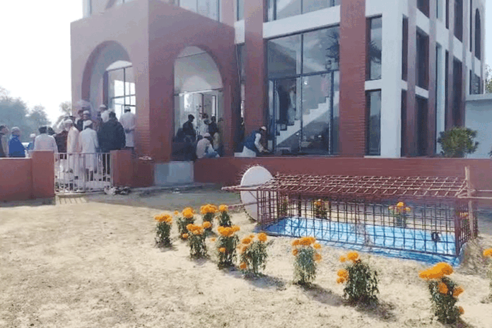 স্ত্রীর স্মৃতিতে গড়া মসজিদ, উদ্বোধনের আগেই চিরবিদায় স্বপ্নদ্রষ্টার