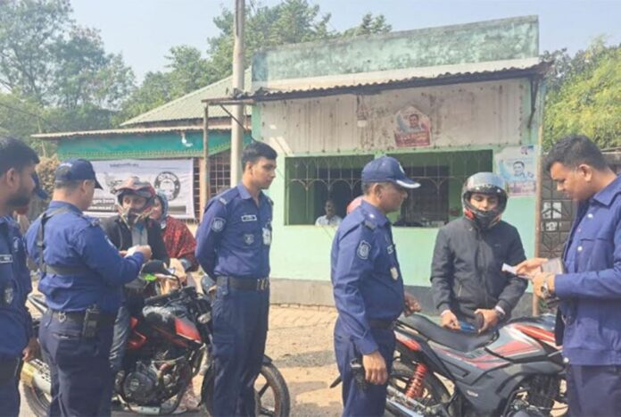 গোয়ালন্দে পুলিশের বিশেষ চেকপোস্ট কার্যক্রম