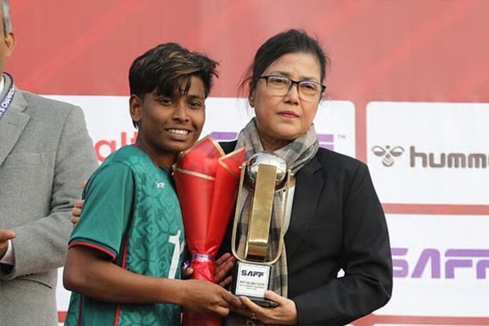 সর্বাধিক গোলদাতা ও টুর্নামেন্ট সেরা বাংলাদেশের আলপি আক্তার