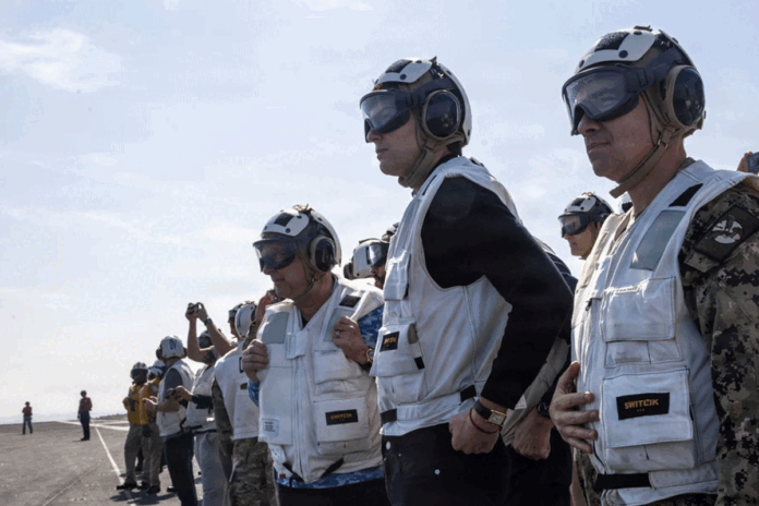 মধ্যপ্রাচ্যে মার্কিন বিমানতরী পরিদর্শন করলেন উইটকফ