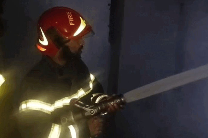 মুন্সীগঞ্জের আলদি বাজারে আগুনে পুড়ল তিন দোকান