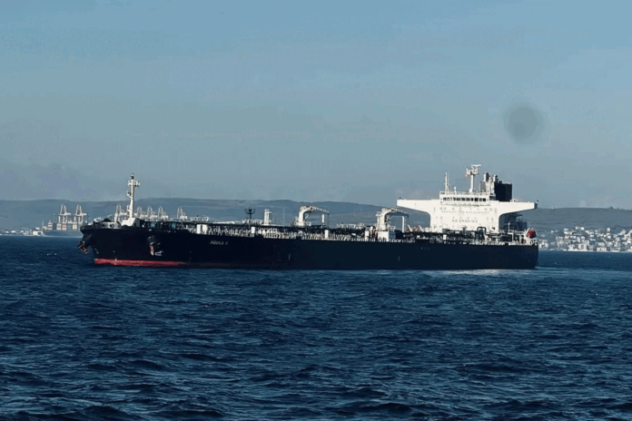 ক্যারিবিয়ান সাগরে তেলের ট্যাঙ্কার জব্দ করলো যুক্তরাষ্ট্র