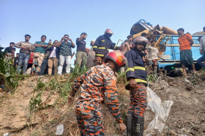 ভাঙ্গায় বাস-ট্রাক সংঘর্ষে ১৭ জন আহত