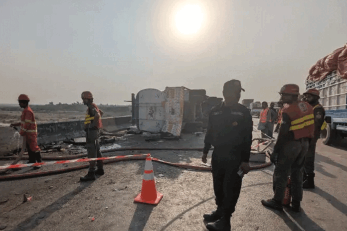 1770993267-007b98d50fd1de35a654e100103ddac6 পাকিস্তানে সড়ক দুর্ঘটনায় নিহত ১১