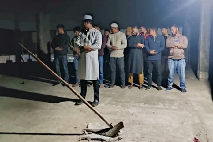 রংপুরে ‘লাঙলের জানাজা’র ছবি ভাইরাল