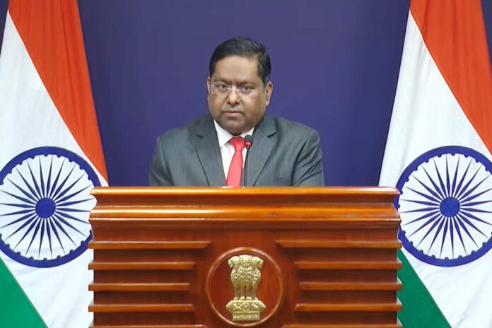 বাংলাদেশের নতুন সরকারের সঙ্গে সম্পর্ক জোরদার করতে চায় ভারত: জয়সওয়াল