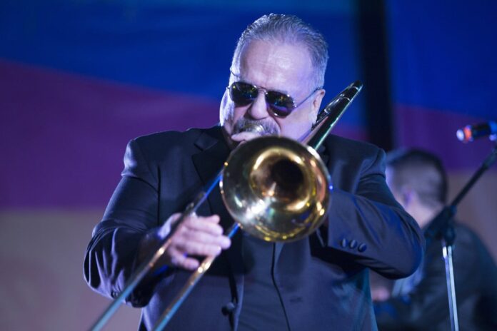 1771718683-6c1bc534dc1def4881d34070c00db28a সালসা সংগীতের কিংবদন্তি উইলি কোলন মারা গেছেন