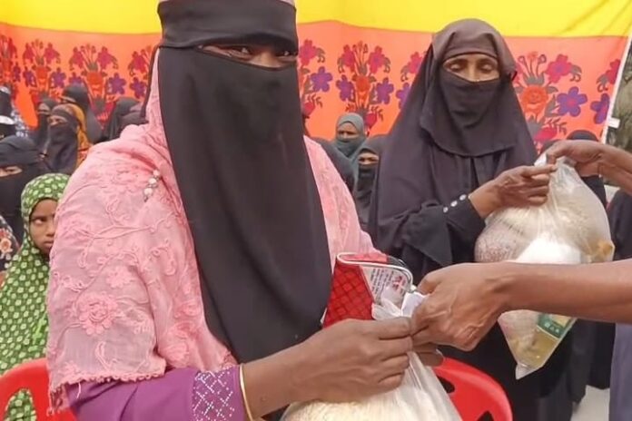 1771747184-49c140f4ea25640ec6a42d294ef333d0 দৌলতখানে ইফতার ও খাদ্য সামগ্রি বিতরণ