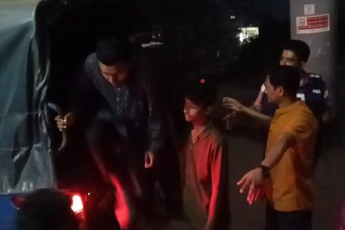 চাঁদপুরে কিশোর গ্যাংয়ের ২১ সদস্য আটক