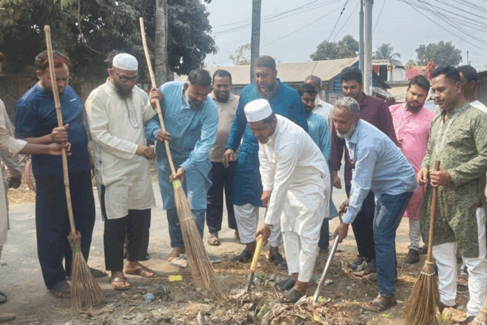 পরিচ্ছন্নতা কার্যক্রমে এমপি মাসুদ পারভেজ