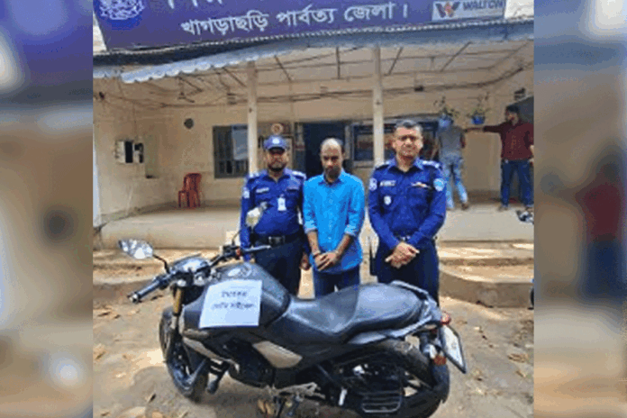 1771949304-95b776416010d8add9559a3a442d68ce খাগড়াছড়িতে চোরাই মোটরসাইকেলসহ যুবক আটক