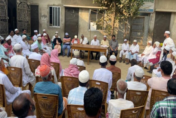 1771994595-92e6c1c8b95bc1076b653d9790ed4063 যুব সমাজের উদ্যোগে ইফতার সামগ্রী বিতরণ