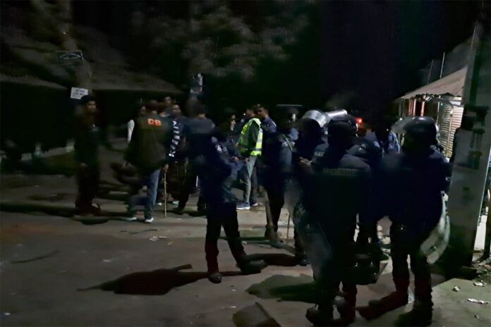 বিএনপির দু’গ্রুপের সংঘর্ষ, আহত ১০