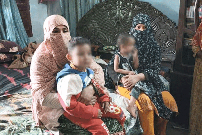 পঞ্চগড়ে শিশুদের গলায় ছুরি ঠেকিয়ে ডাকাতি, স্বর্ণ-টাকা লুট