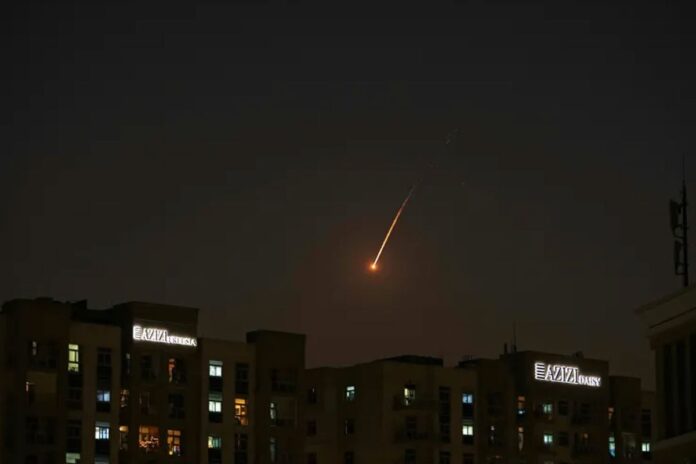 একাধিক বিকট বিস্ফোরণে কেঁপে উঠল দোহা