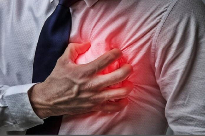 বাড়িতে একা থাকাকালীন হার্ট অ্যাটাক? জেনে নিন জীবন বাঁচানোর কৌশল
