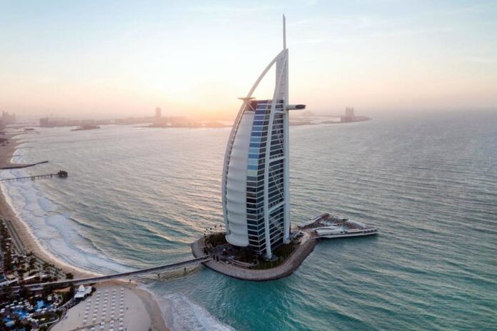 ভূপাতিত ড্রোনের ধ্বংসাবশেষে বুর্জ আল আরবে আগুন