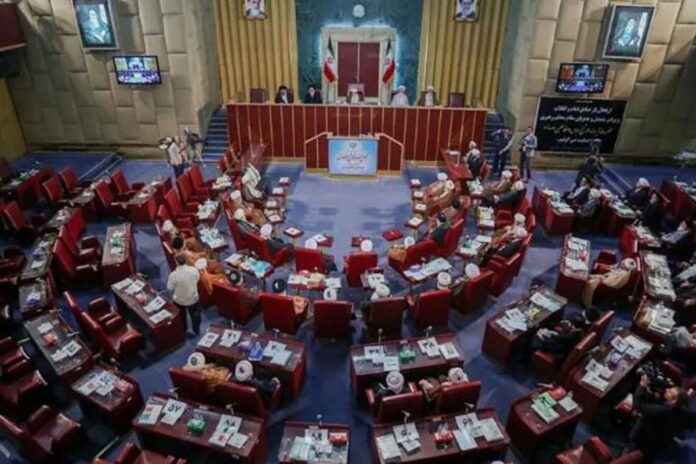 ইরানের সর্বোচ্চ নেতার ক্ষমতা কতটা, কীভাবে নির্বাচিত হয়?