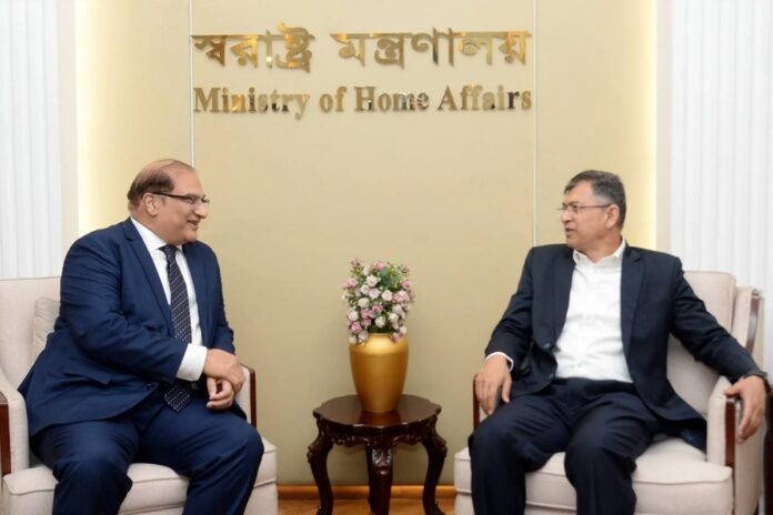 1772375592-1bcf2e9d3a298949d3a0478fb7ffc208 স্বরাষ্ট্রমন্ত্রীর সঙ্গে পাকিস্তানের হাইকমিশনারের সৌজন্য সাক্ষাৎ