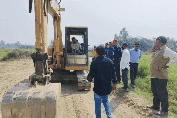 1772383817-eb4671cfc1e89a1e9b279c3afd578c28 বাসাইলে কৃষিজমির মাটি কাটায় ৫০ হাজার টাকা জরিমানা