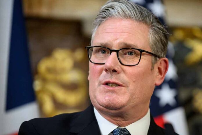 ইরান যুদ্ধে যুক্তরাষ্ট্রকে ঘাঁটি ব্যবহারে অনুমতি দিল যুক্তরাজ্য