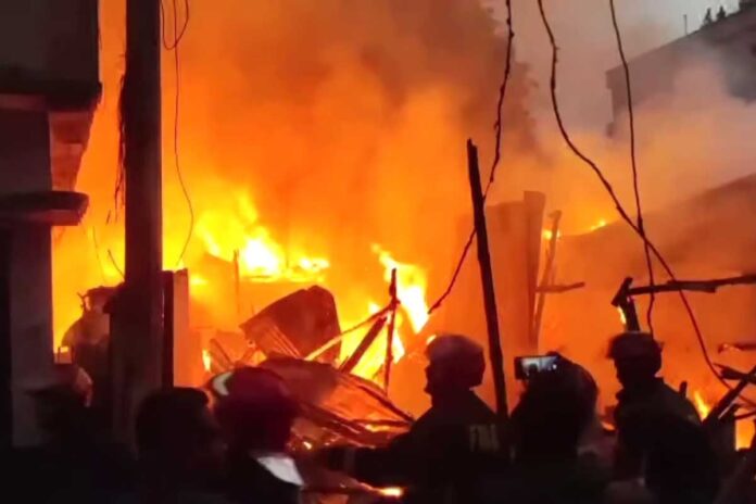 বান্দরবানে অগ্নিকাণ্ডে রেস্টুরেন্টসহ ৪ ঘরবাড়ি ভস্মীভূত