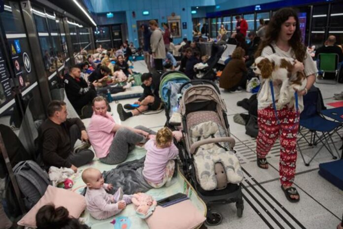 ইরানি ক্ষেপণাস্ত্রে ইসরায়েলজুড়ে আতঙ্ক, বাঙ্কারেও স্বস্তি পাচ্ছে না