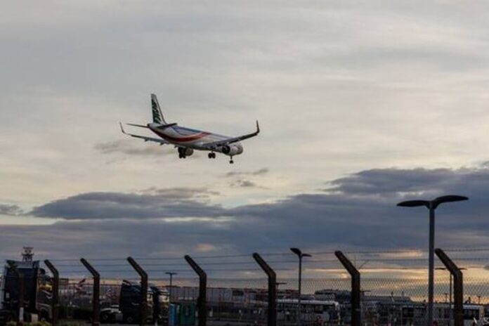 মধ্যপ্রাচ্যে বাতিল ৩৪০০ ফ্লাইট, আটকে পড়েছেন তিন লাখ যাত্রী