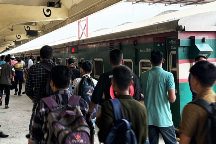 1772455577-d390c0ce3c829b0011fecff753294596 ঈদে স্বাচ্ছন্দ ও নিরাপদ রেলযাত্রা নিশ্চিতে সরকারের ব্যাপক প্রস্তুতি