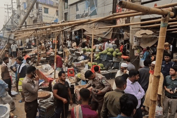 1772465008-8558d3a641379e9d3e663b443adb34c1 ঈদযাত্রায় দুর্ভোগ কমাতে আশুলিয়া মহাসড়কে উচ্ছেদ অভিযান