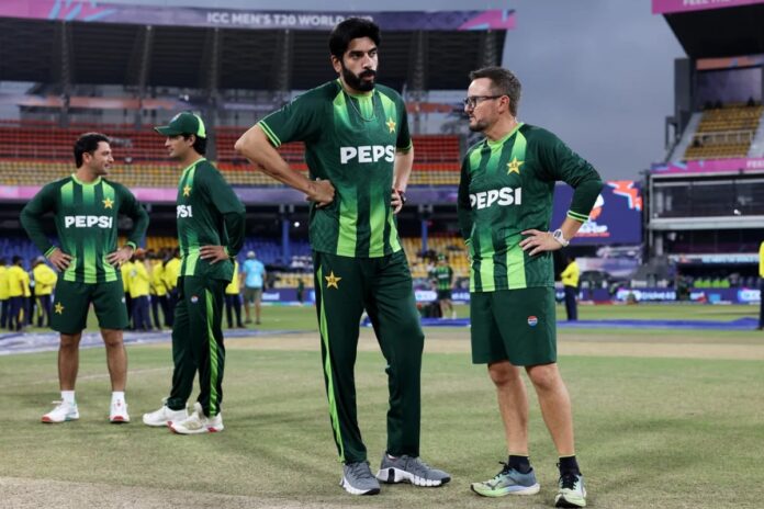 বিশ্বকাপে পাকিস্তানের ব্যর্থতায় ফাটল পিসিবিতে