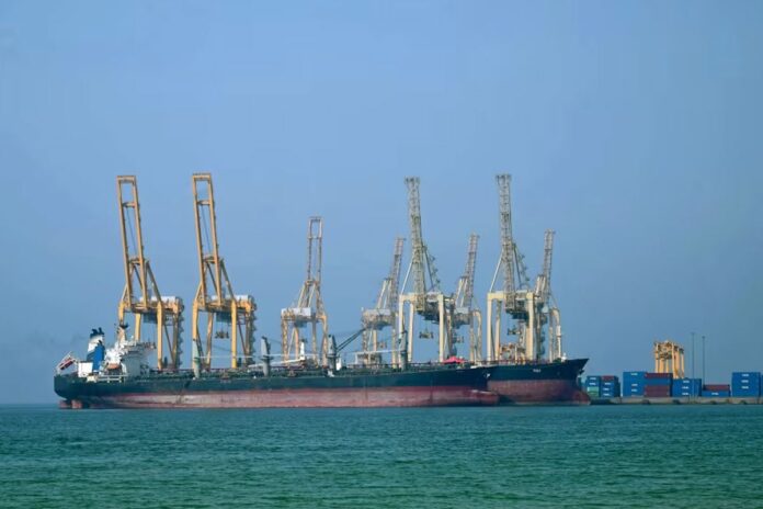 হরমুজ প্রণালি বন্ধ ঘোষণা করল ইরানের বিপ্লবী গার্ড