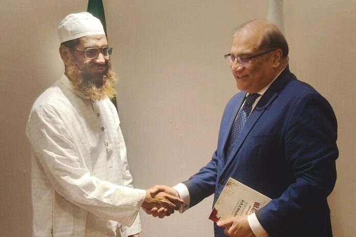 পাকিস্তান হাইকমিশনারের সঙ্গে মামুনুল হকের সৌজন্য সাক্ষাৎ